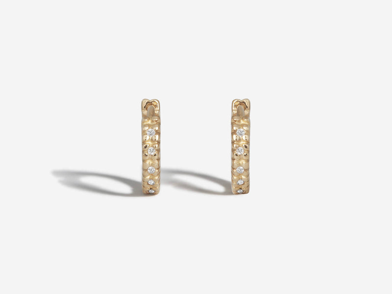 Front view showing five diamonds set down the center, evenly spaced out