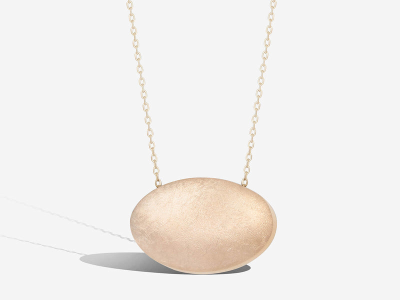 Front view of necklace in yellow gold